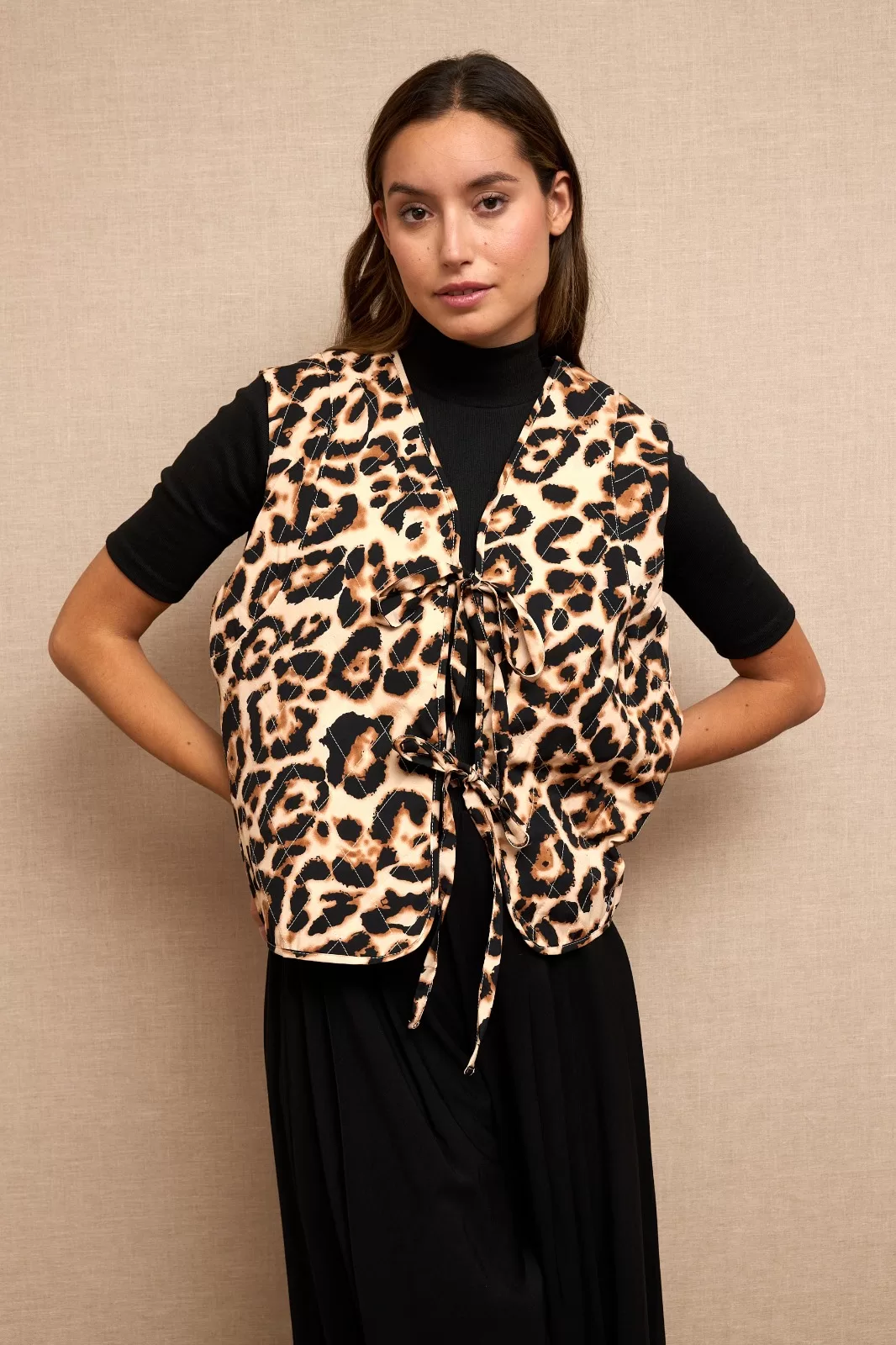 CHALECO ACOLCHADO ANIMAL PRINT