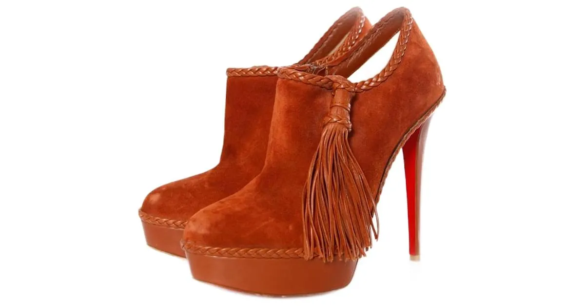 Christian Louboutin, gamuza marrón/Brote de plataforma de cuero con borla en tamaño. 40.5. Castaño 