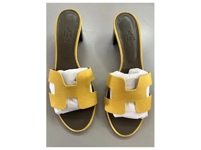 Hermès Sandalias Oasis de gamuza amarillo topacio talla 37,5. Verde oscuro 